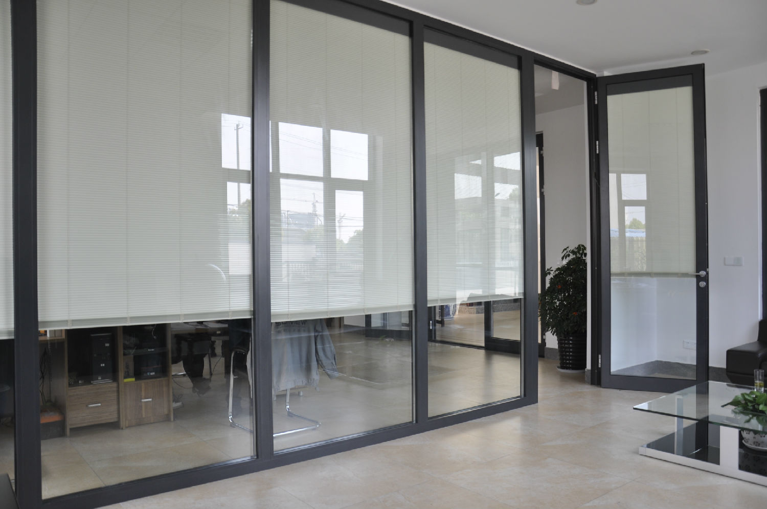 电动百叶中空玻璃用于办公室隔断.JPG